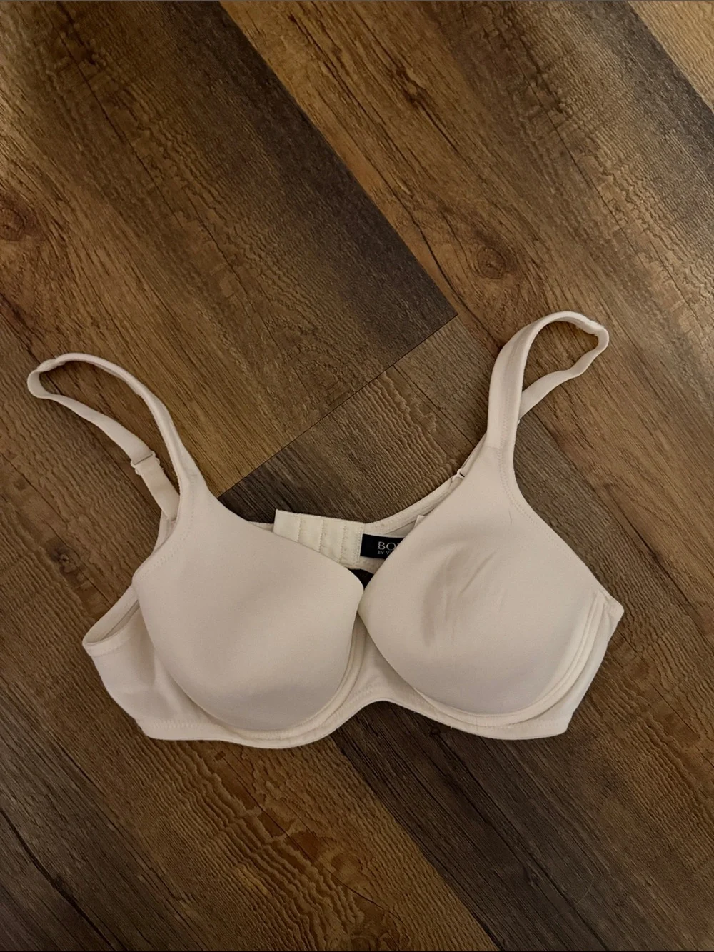 Victoria's Secret Light Cream T-Shirt Bra - Smooth Molded Cups